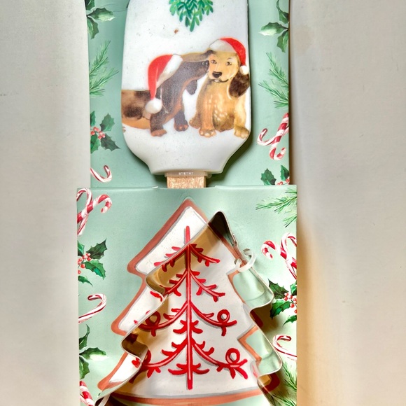 Christmas Dachshunds in Santa Hats Kissing Under Mistletoe + Tree Cookie Cutter - Picture 4 of 6